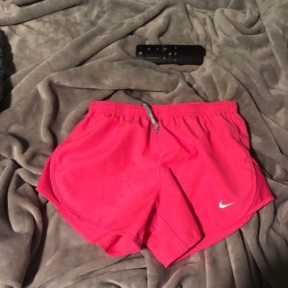 nike shorts with back pocket